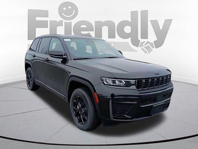 New 2026 Diamond Black Crystal Pearl-Coat Exterior Paint Jeep Altitude image 7