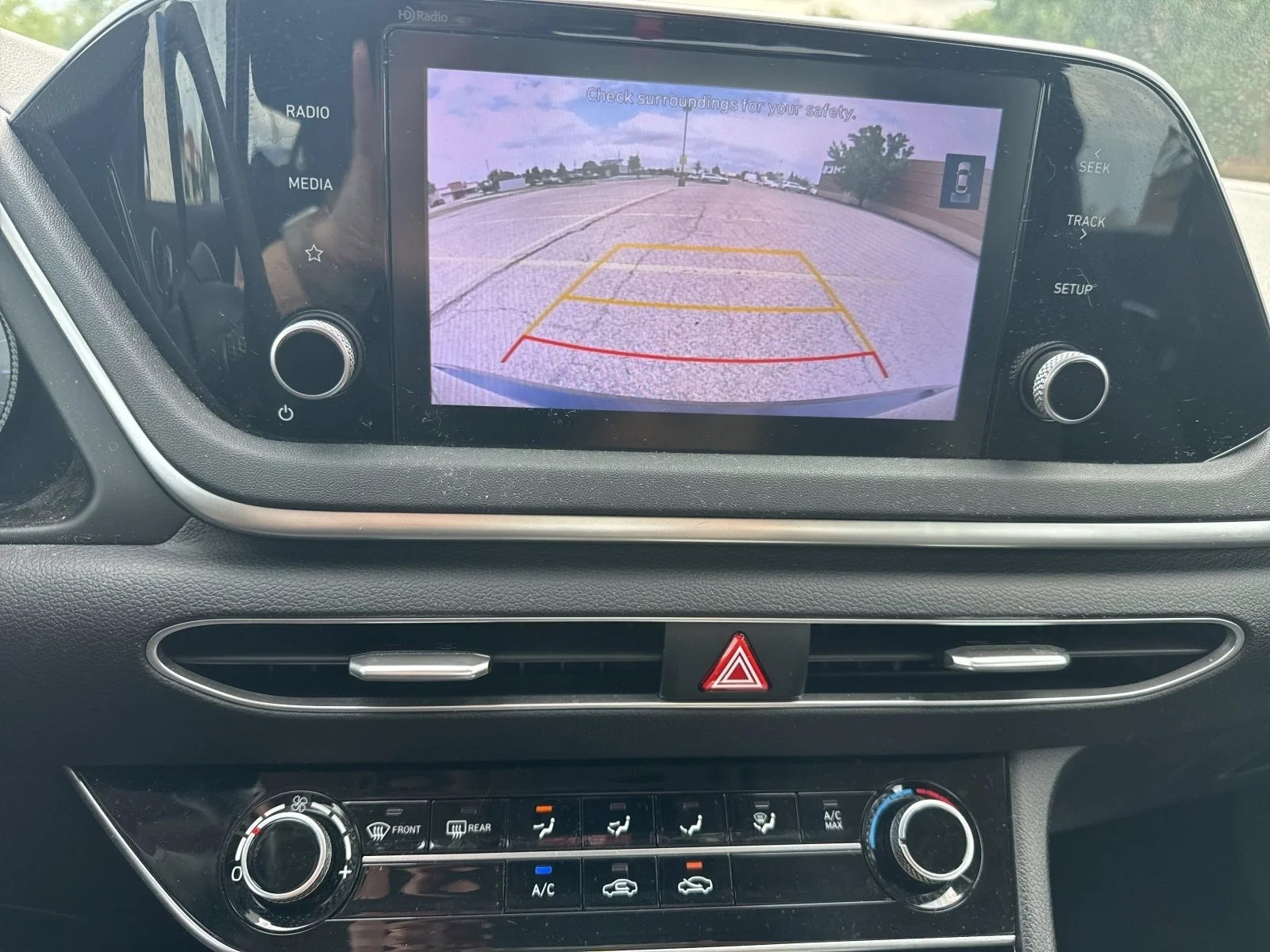 Used 2023 Onyx Black Hyundai SE image 3