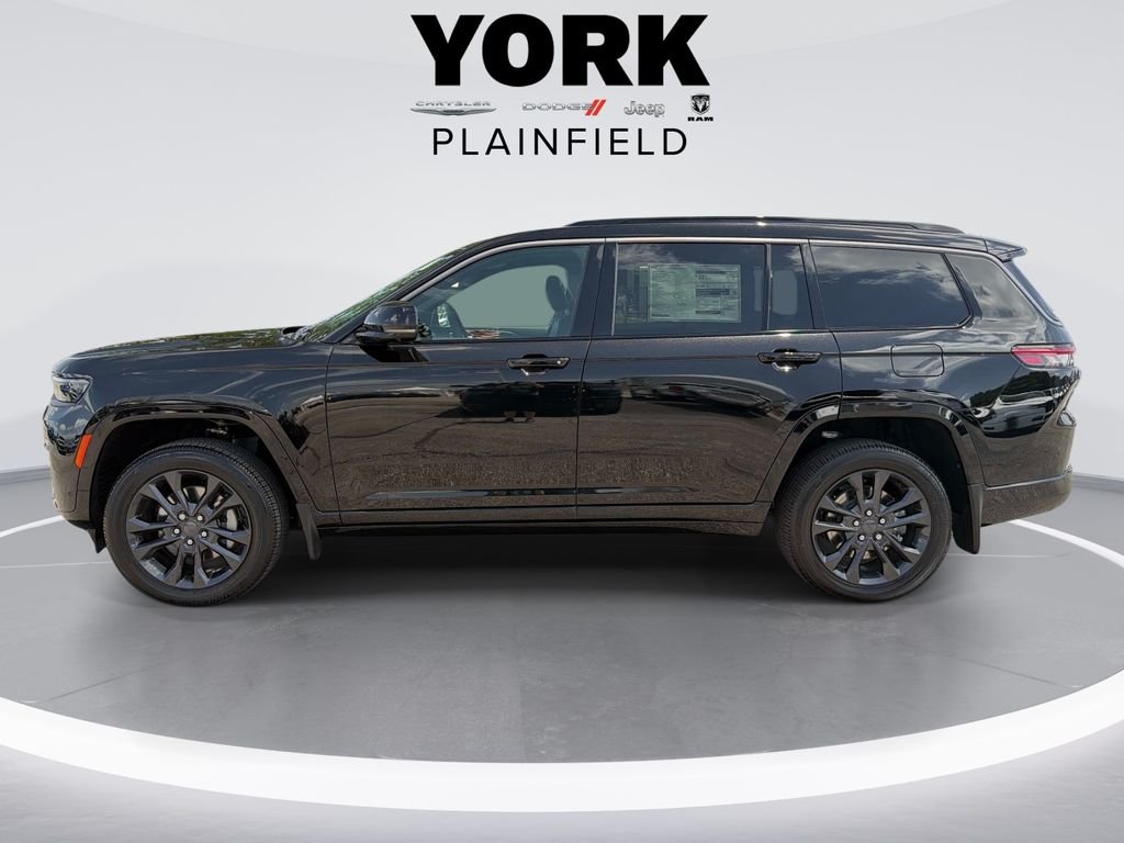 New 2026 Diamond Black Crystal Pearl-Coat Exterior Paint Jeep Limited image 8