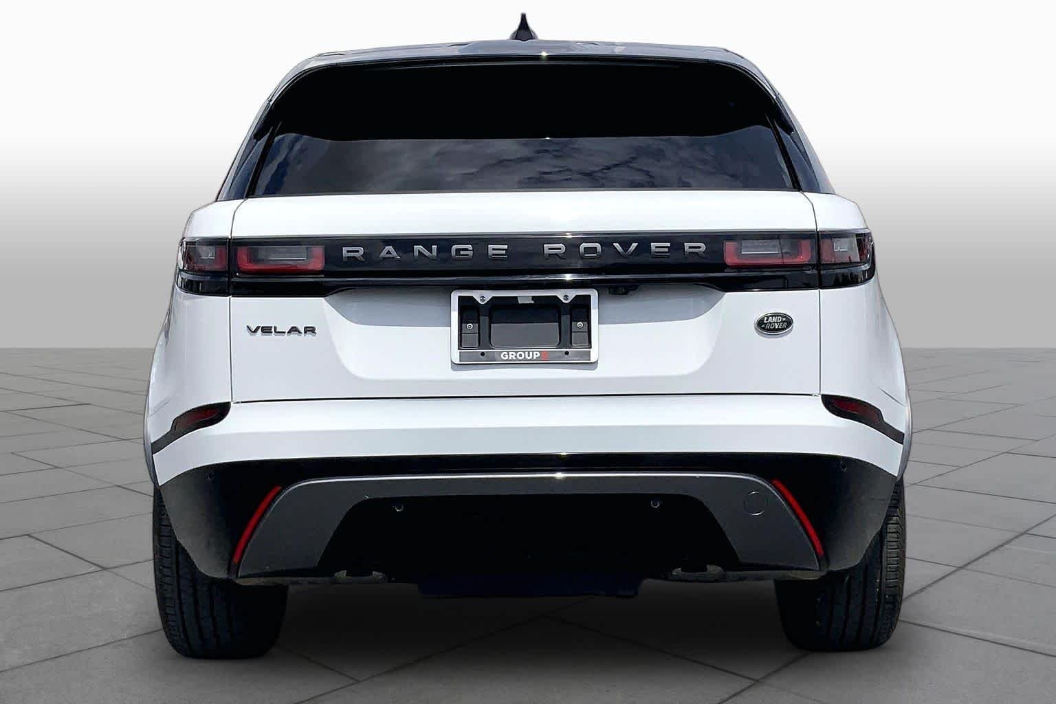 Used 2023 Fuji White Land Rover R-Dynamic S image 9