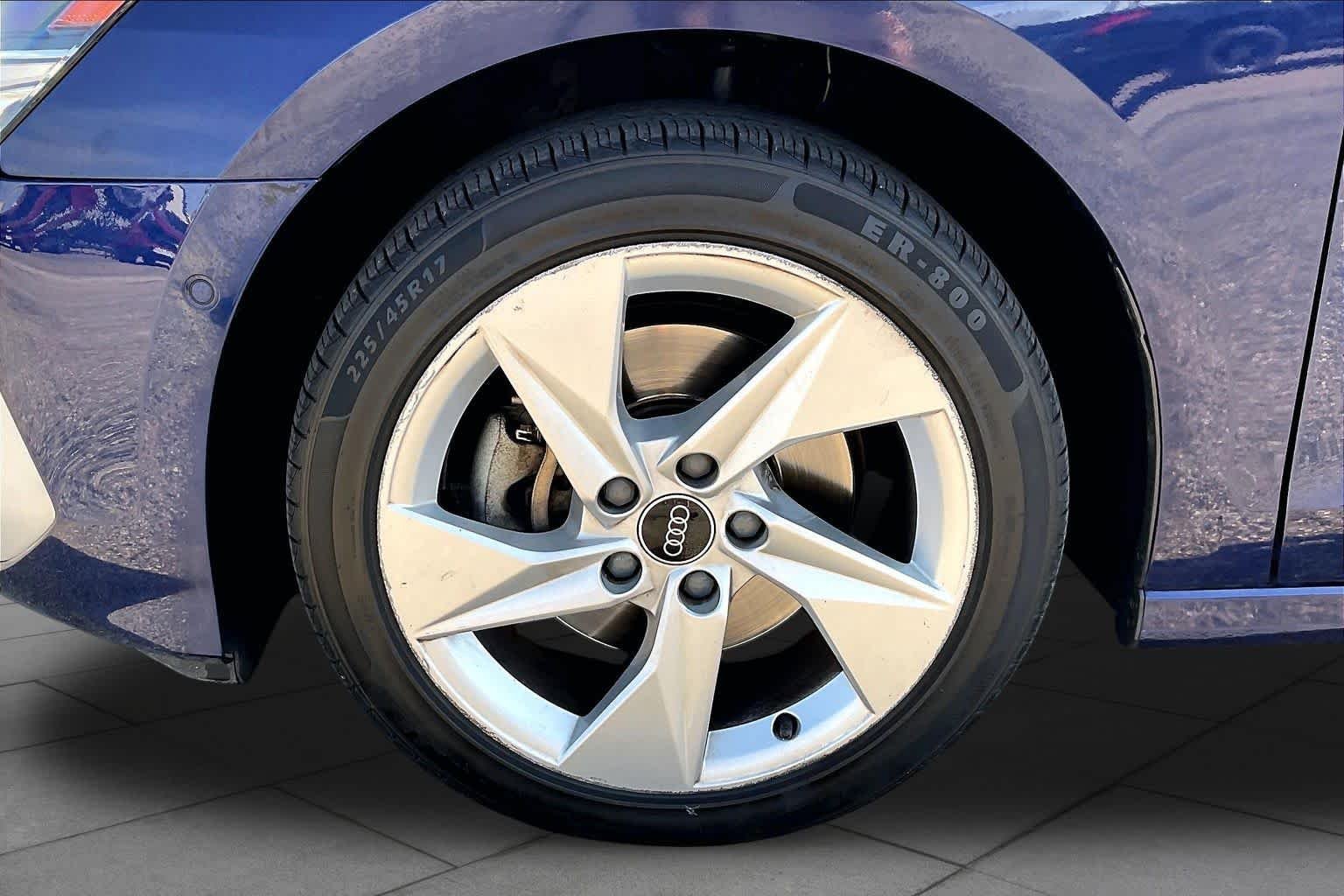 Used 2024 Navarra Blue Metallic Audi Premium image 10