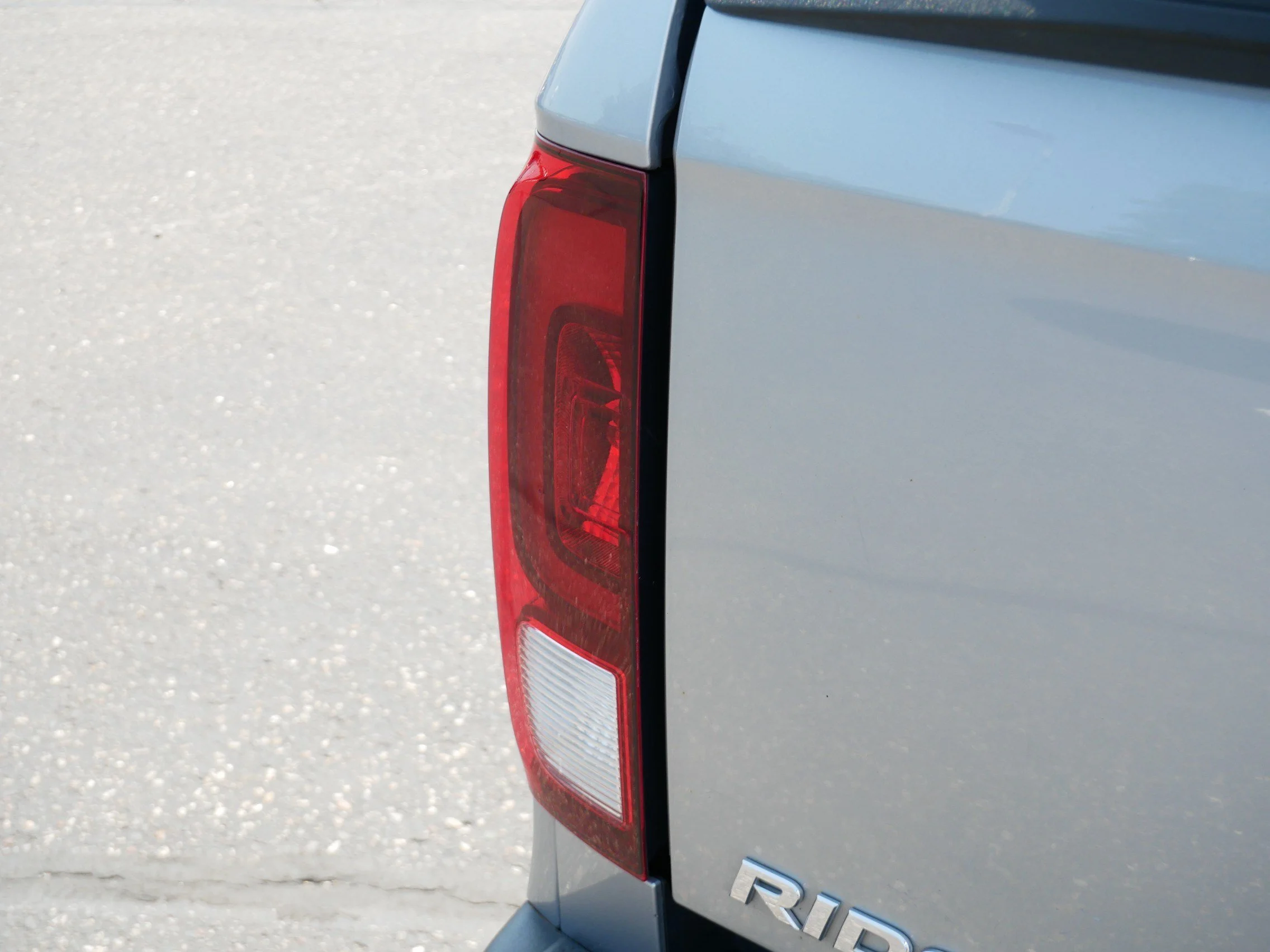 Used 2018 Lunar Silver Metallic Honda RTL image 17