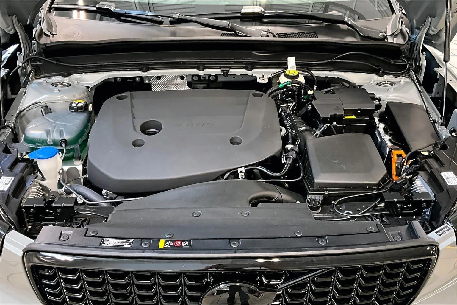 New 2026 VAPOUR GREY Volvo Ultra Black Edition image 14