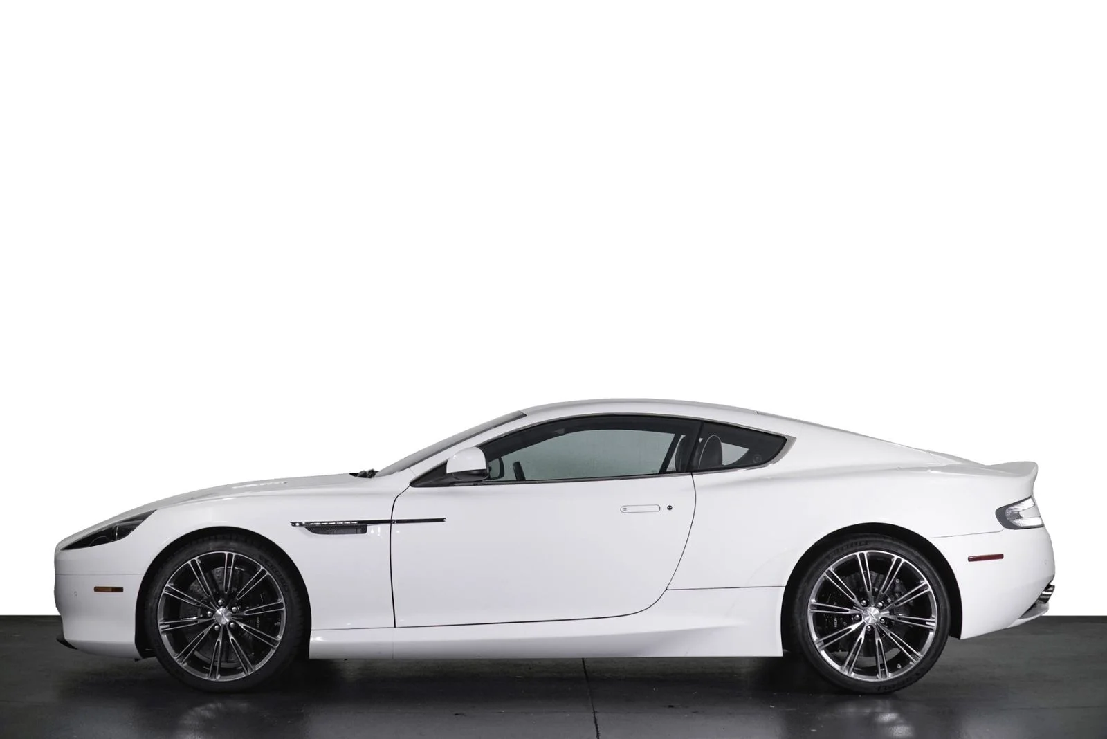 Used 2015 White Aston Martin  image 29