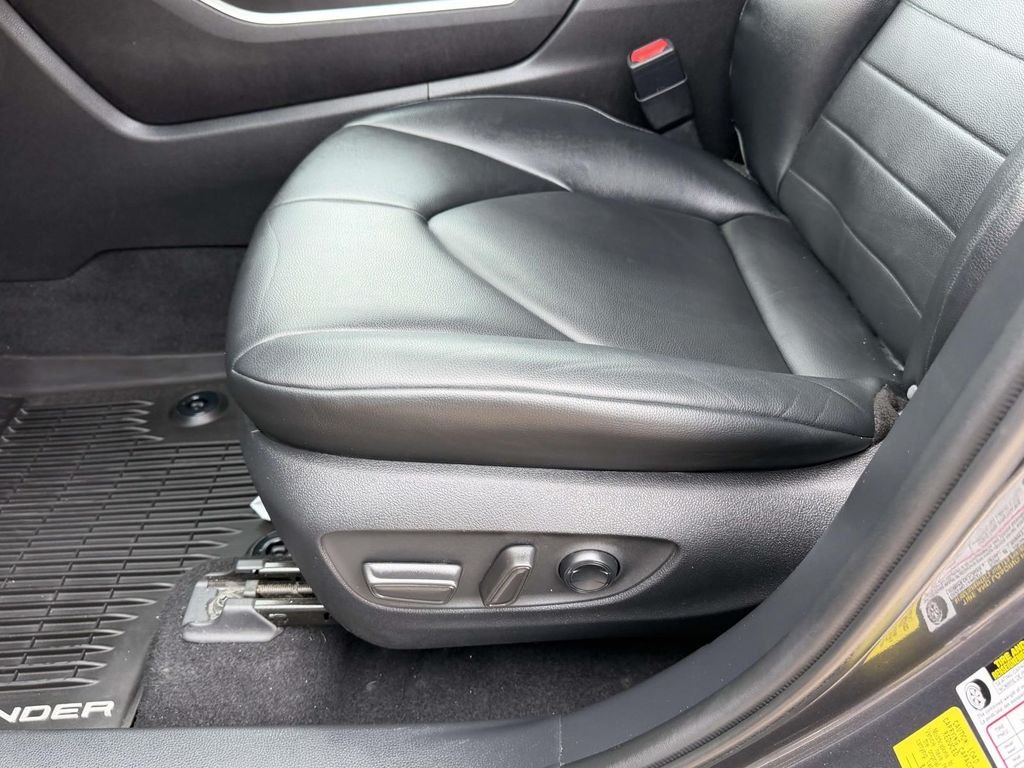 Used 2021 Gray Toyota XLE image 17