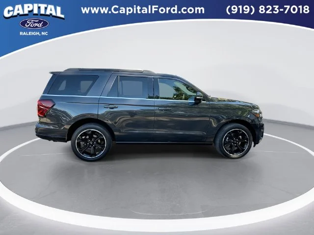 Used 2023  Ford Limited image 9