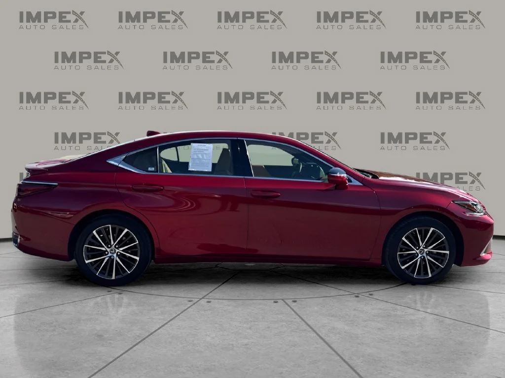 Used 2022 Red Lexus 300h image 6