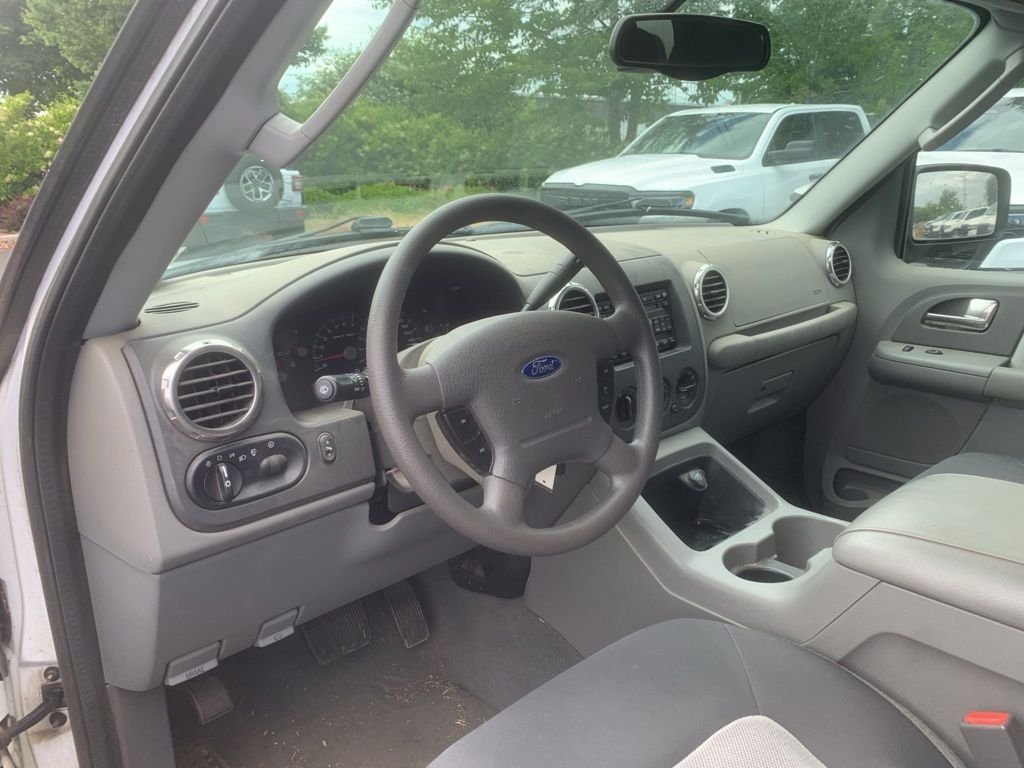 Used 2004 White Ford XLT image 9
