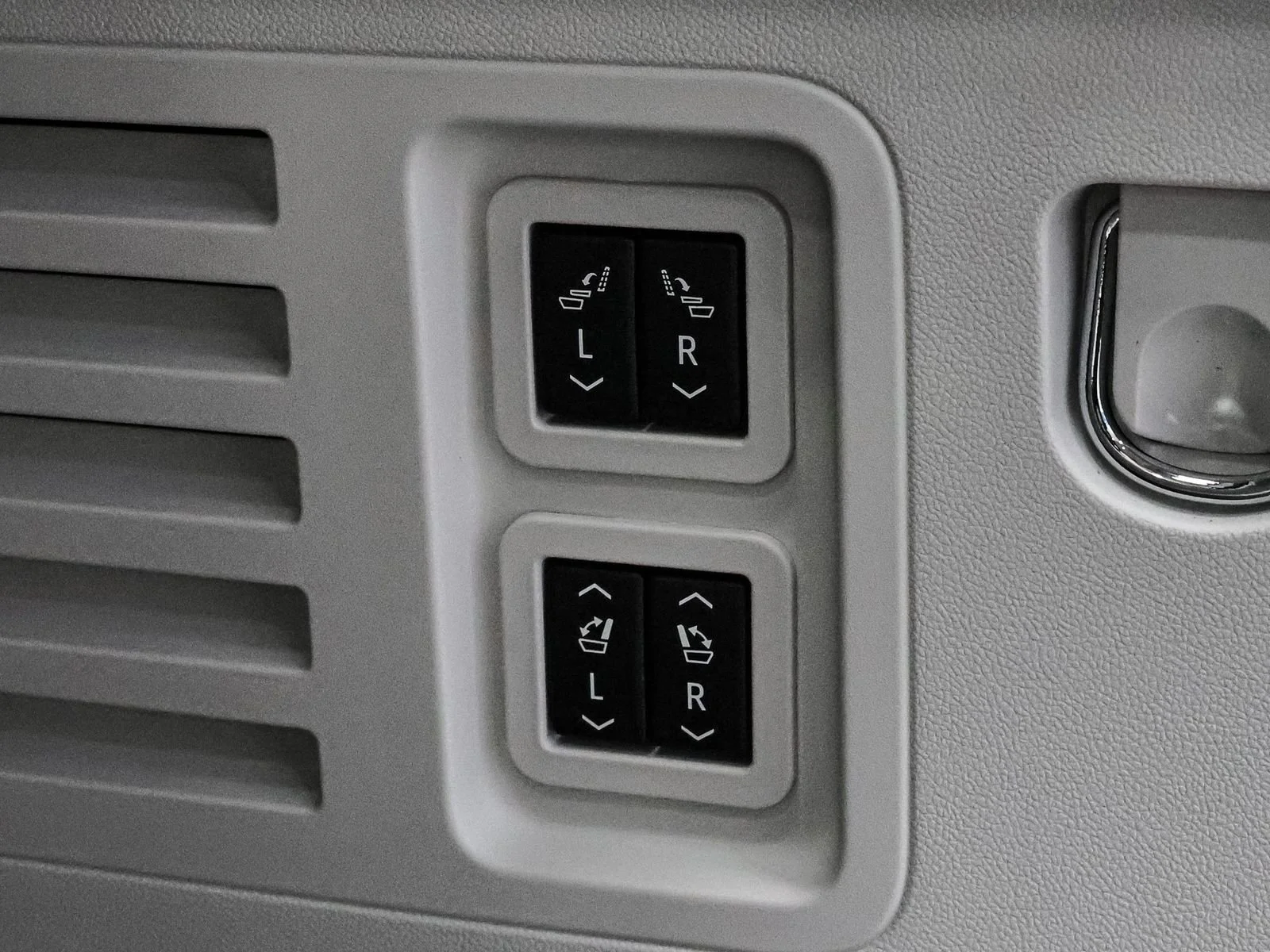 2026 GMC Acadia Denali - Photo 18