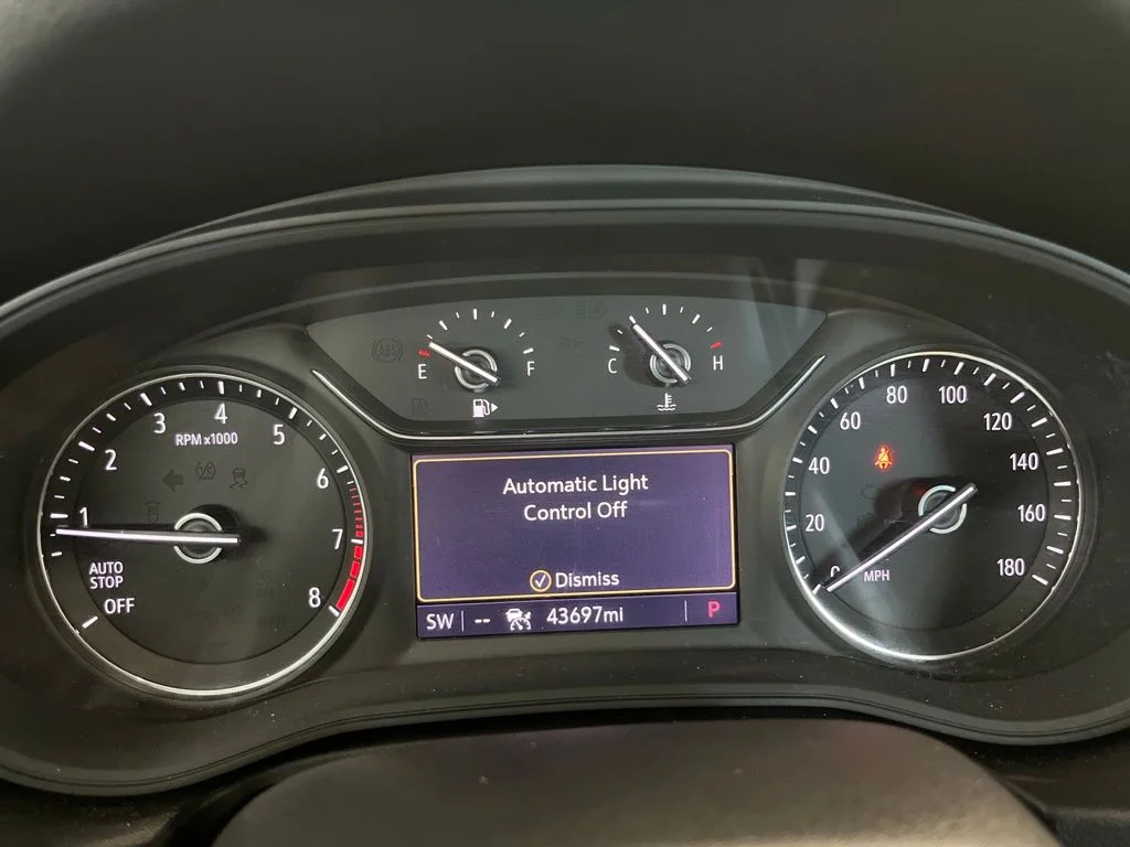 Used 2019 White Buick Avenir image 9