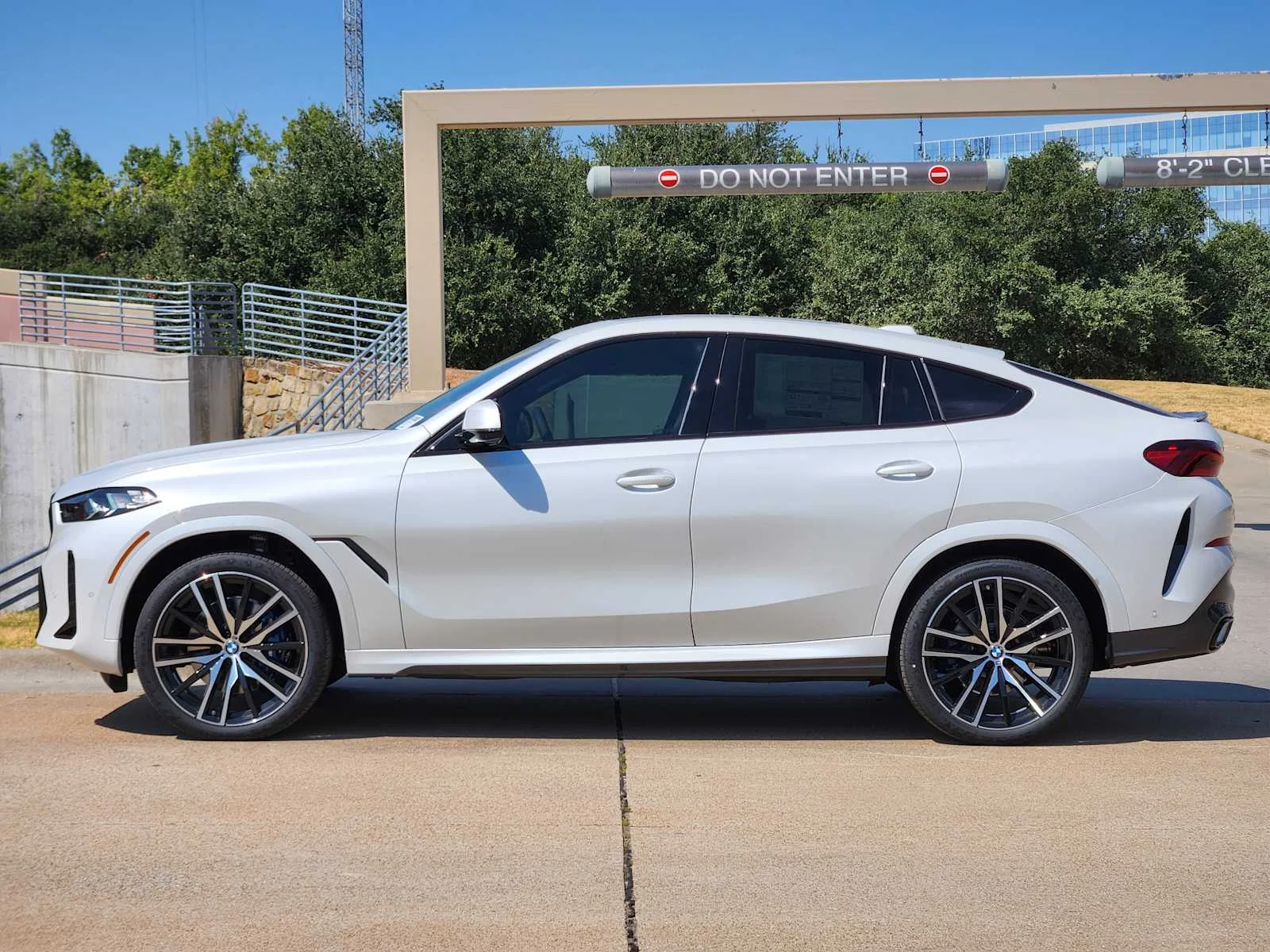 New 2027 Mineral White Metallic BMW xDrive40i image 2