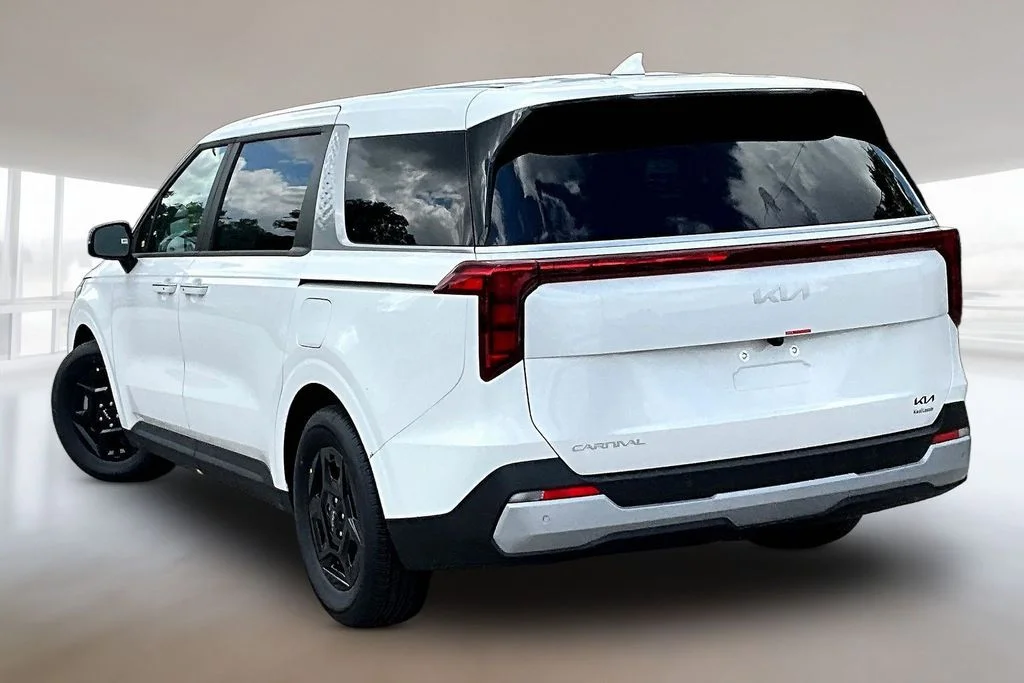 New 2026 Snow White Pearl Kia LXS image 3