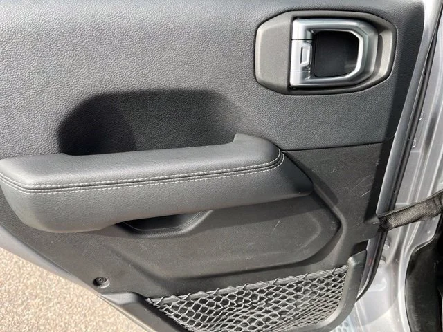 Used 2018 Silver Jeep Sahara 4x4 image 19