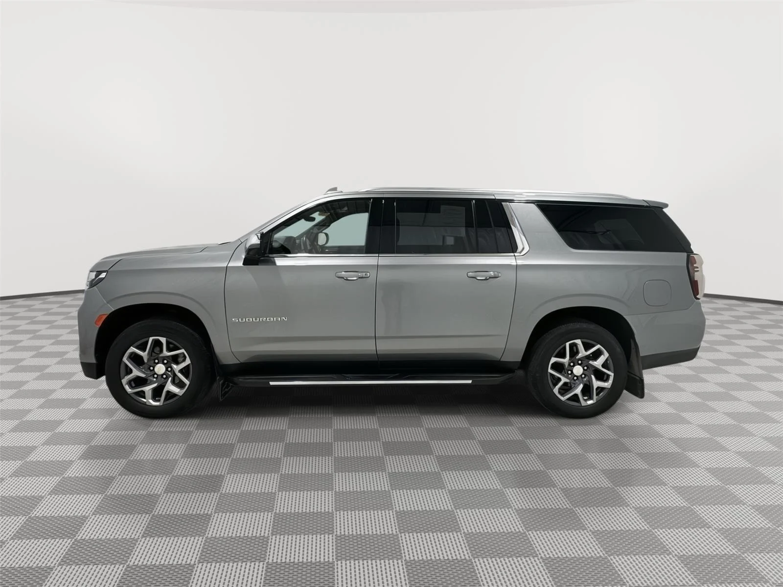Used 2023 Chevrolet Suburban Premier with VIN 1GNSKFKD6PR141237 for sale in Alexandria, Minnesota