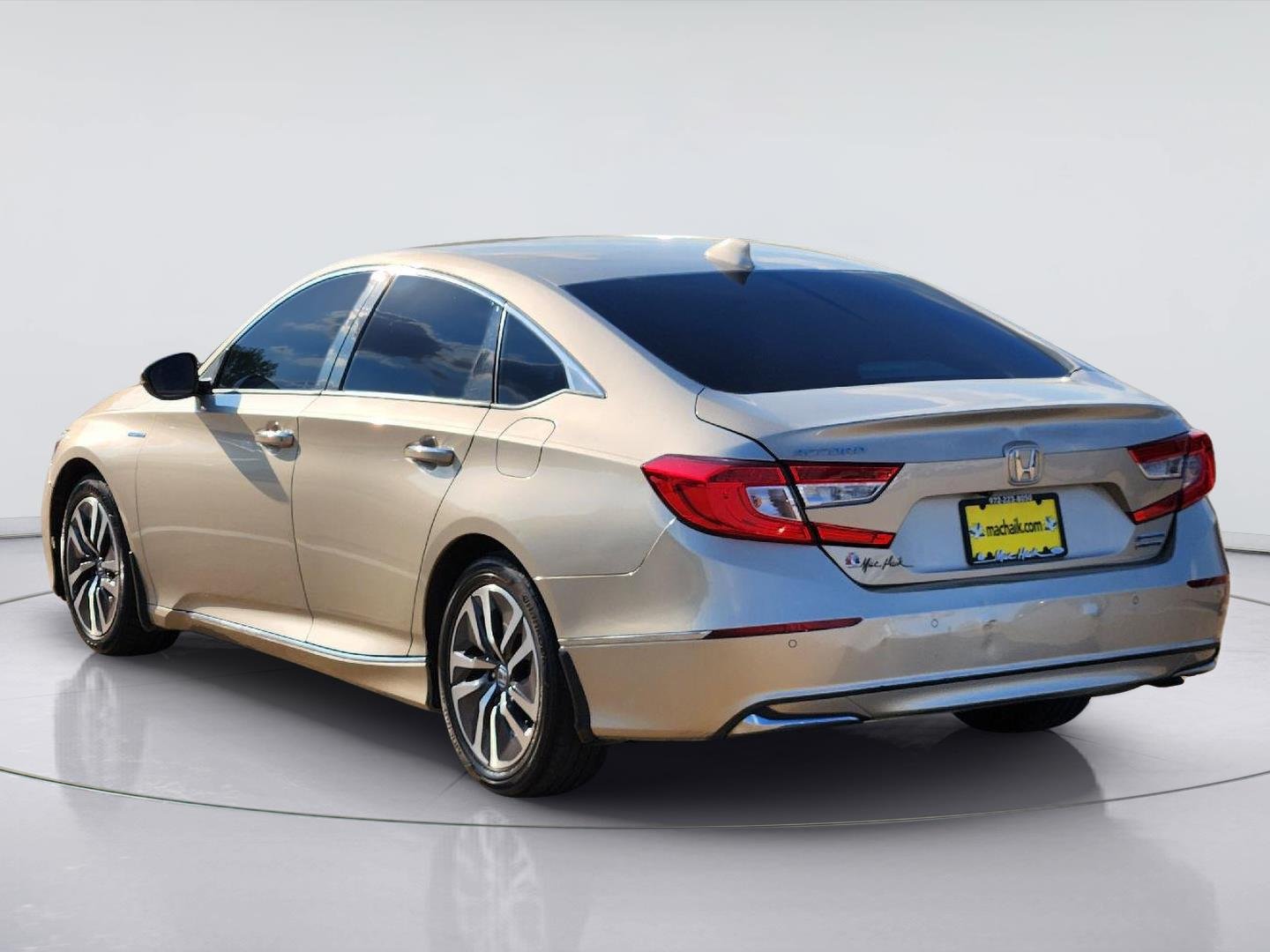 Used 2019 Champagne Frost Pearl Honda Touring image 4
