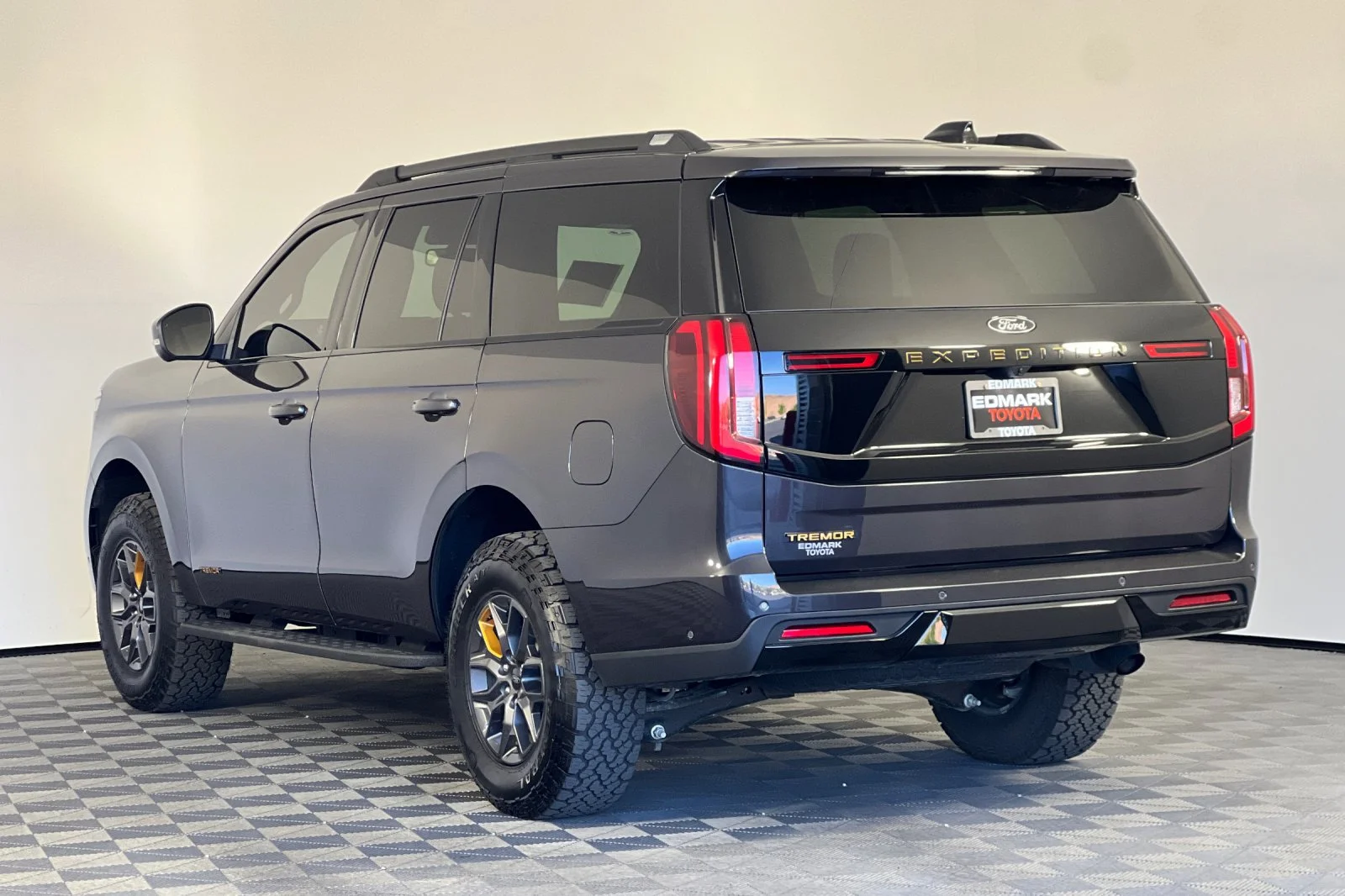Used 2025 Dark Matter Gray Ford Tremor image 5