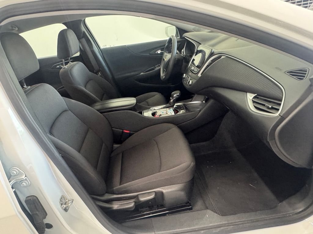 Used 2024 Summit White Chevrolet LT image 29