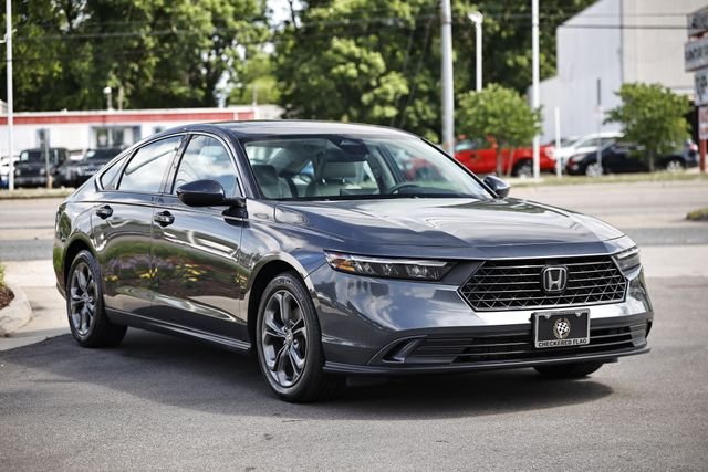 Used 2023 Meteorite Gray Metallic Honda EX image 13