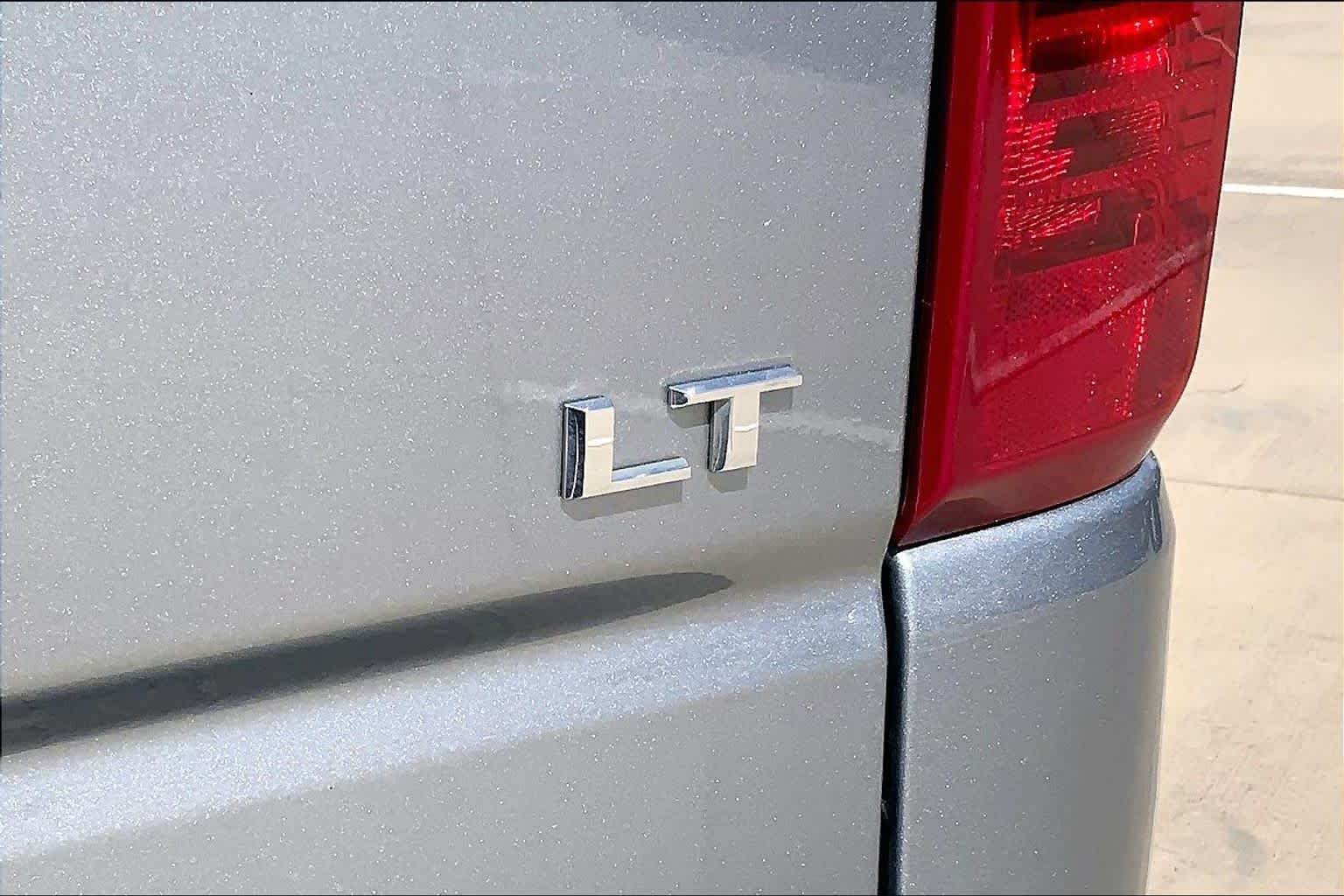 Used 2025 Sterling Gray Metallic Chevrolet LT image 17