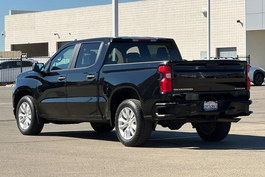 Used 2021 Black Chevrolet Custom image 7