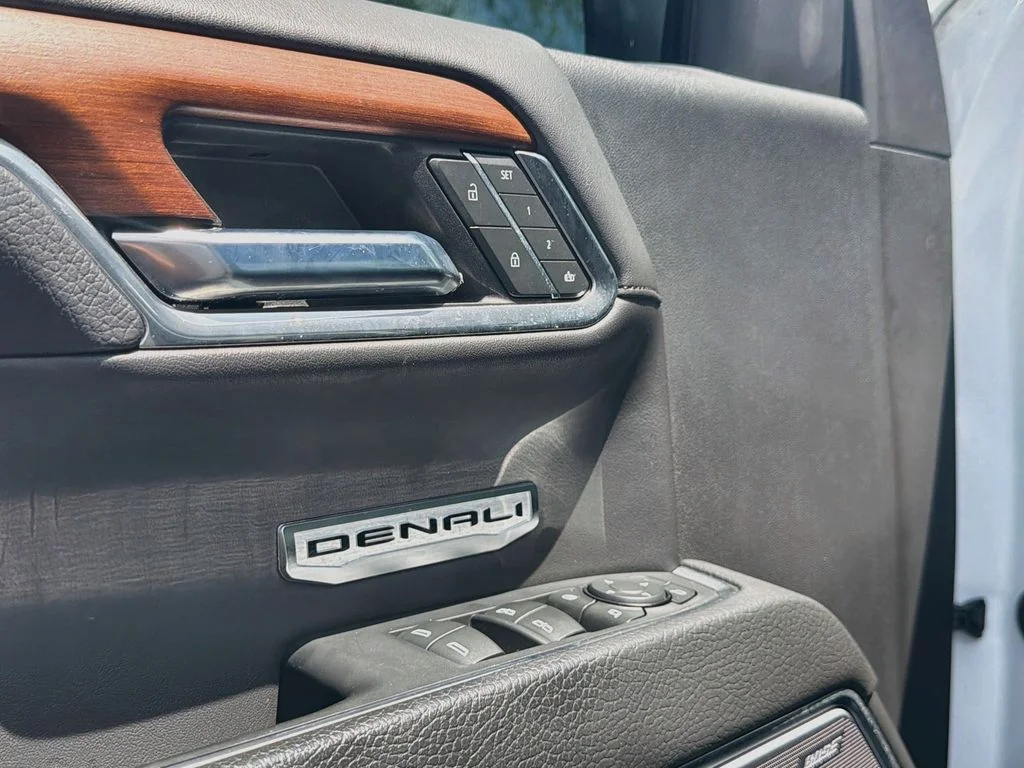 Used 2023 White GMC Denali image 18