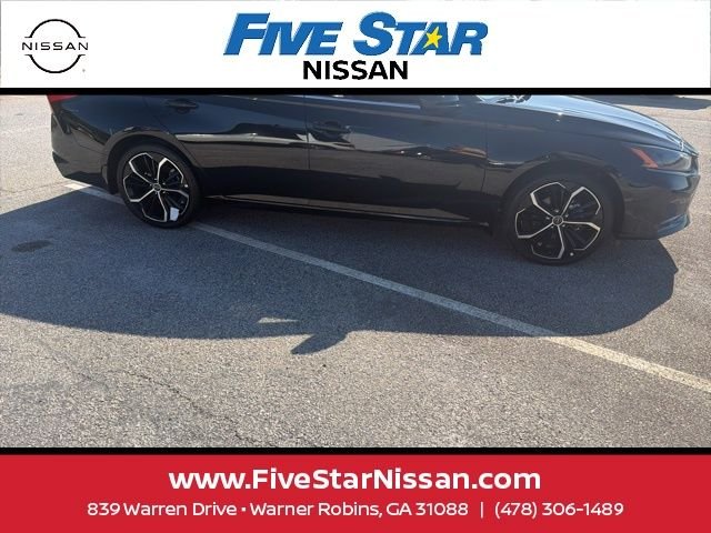 Used 2025 Black Nissan 2.5 SR image 11
