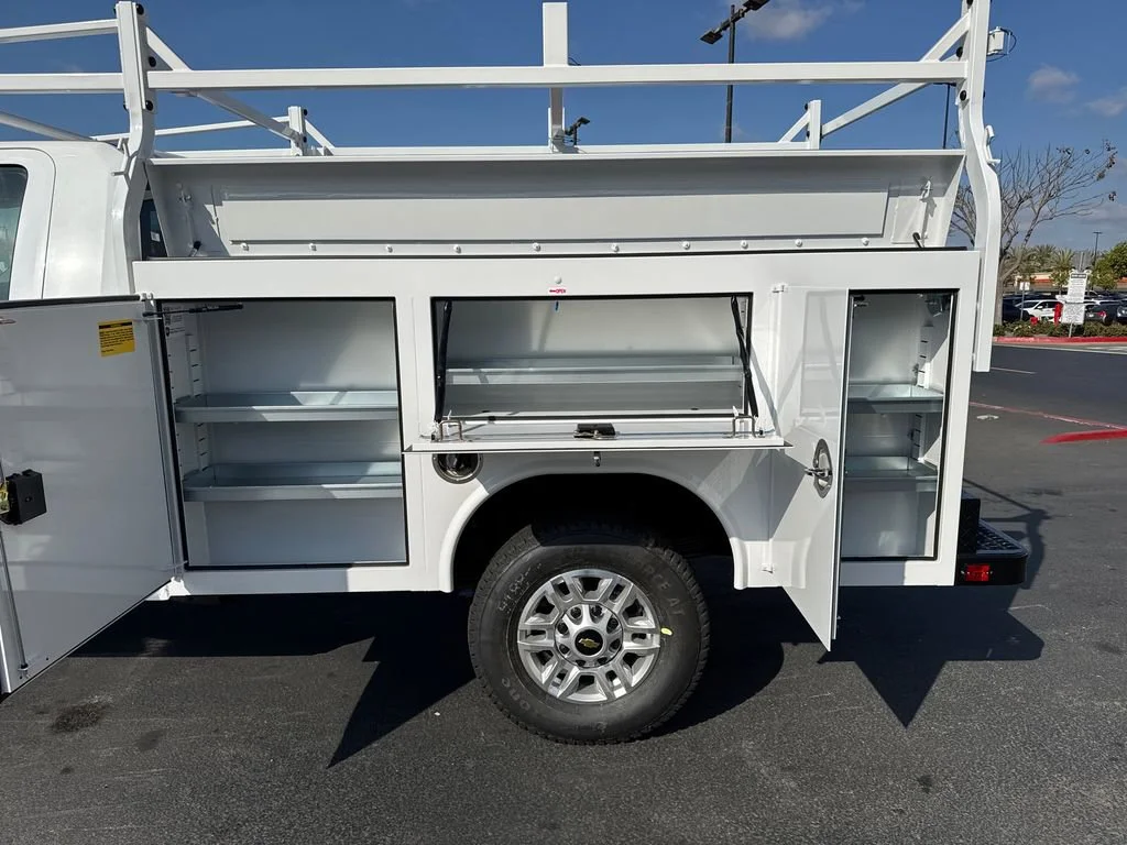 New 2026 Summit White Chevrolet WT image 6