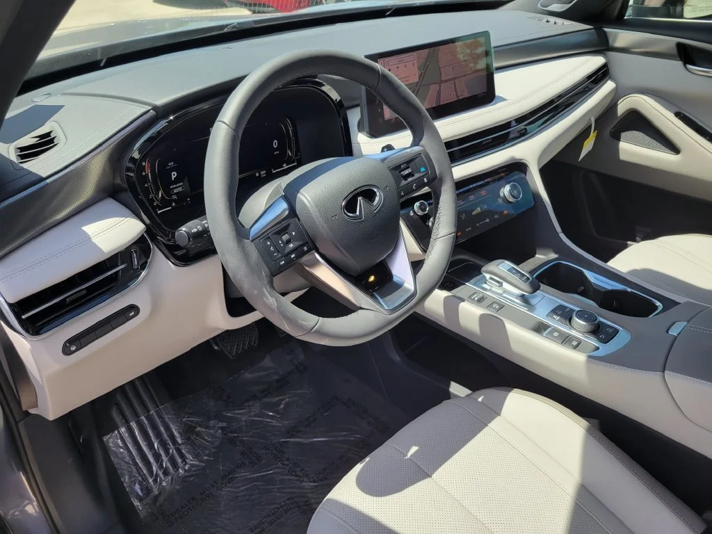 New 2027 RADIANT WHITE INFINITI Luxe AWD image 14