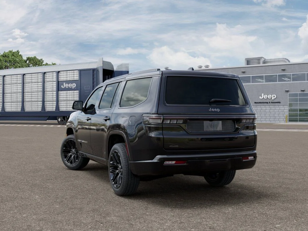 New 2026 High Gloss Black Exterior Paint Jeep Limited Reserve image 3