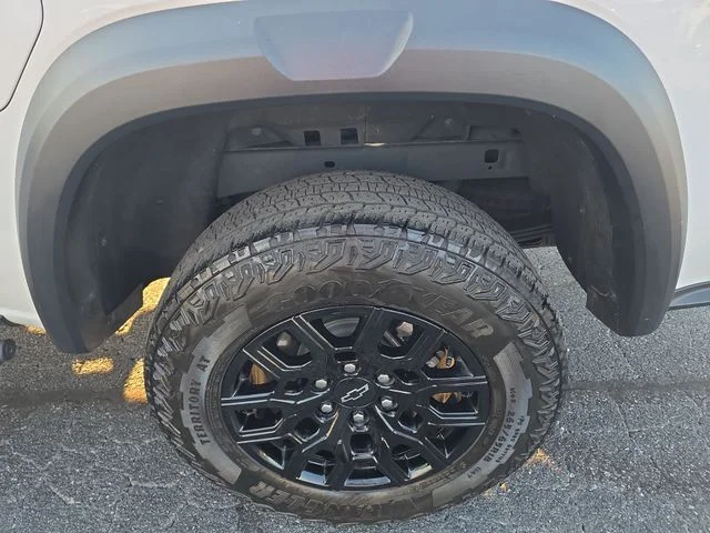 Used 2025 White Chevrolet Trail Boss image 34