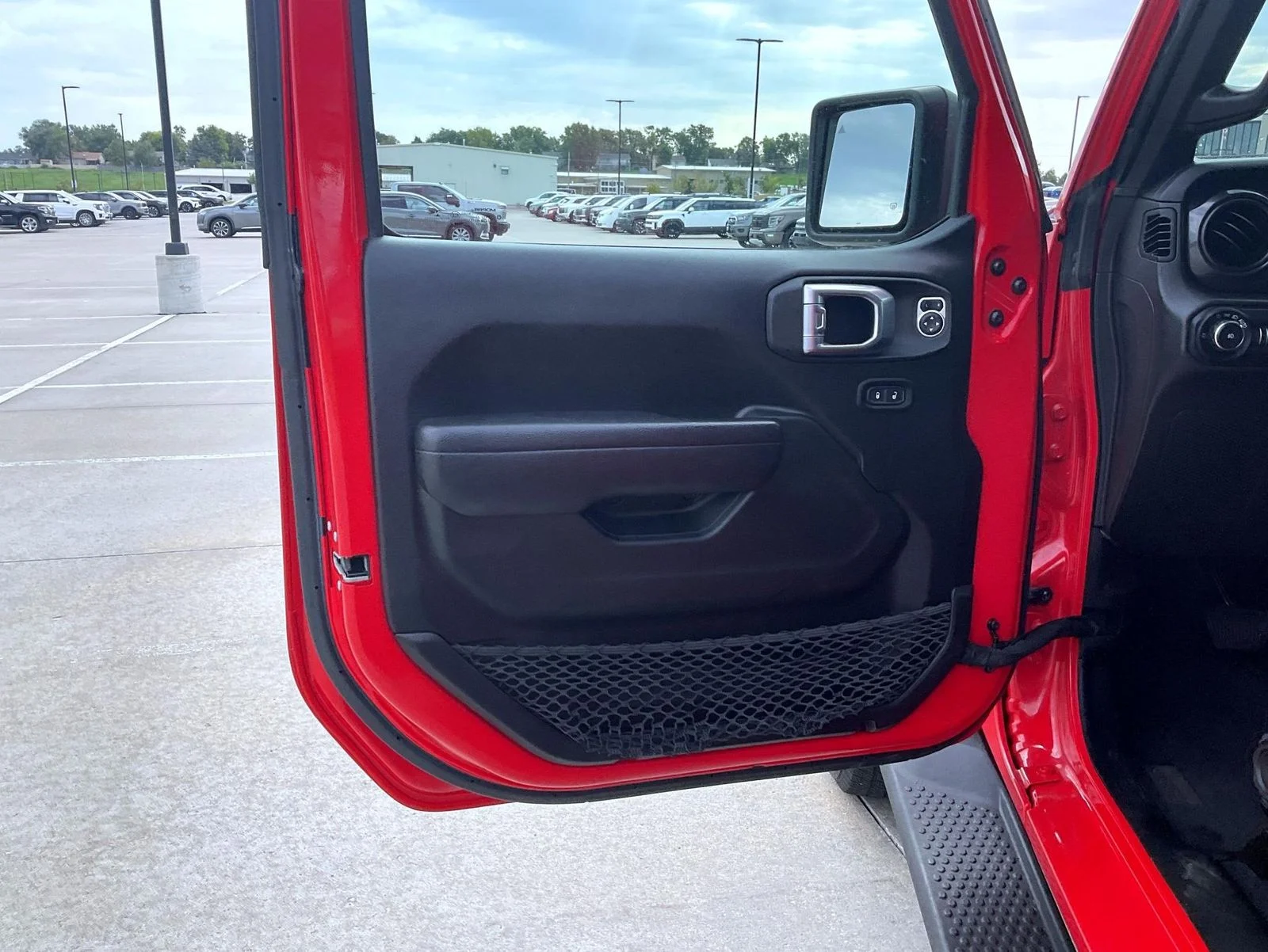 Used 2022 Red Jeep Unlimited Sport Altitude image 10