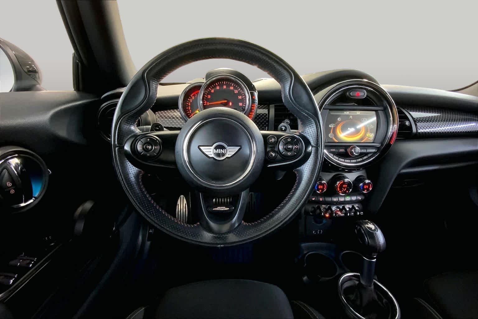 Used 2017 Caribbean Aqua Metallic MINI Cooper S image 5