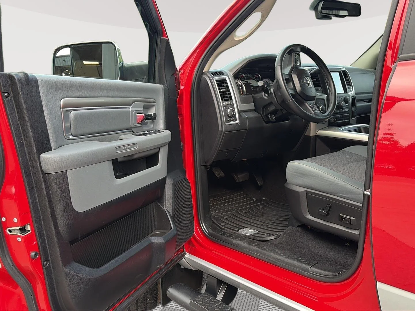 Used 2018 Bright Silver Metallic Clearcoat Ram Big Horn image 15