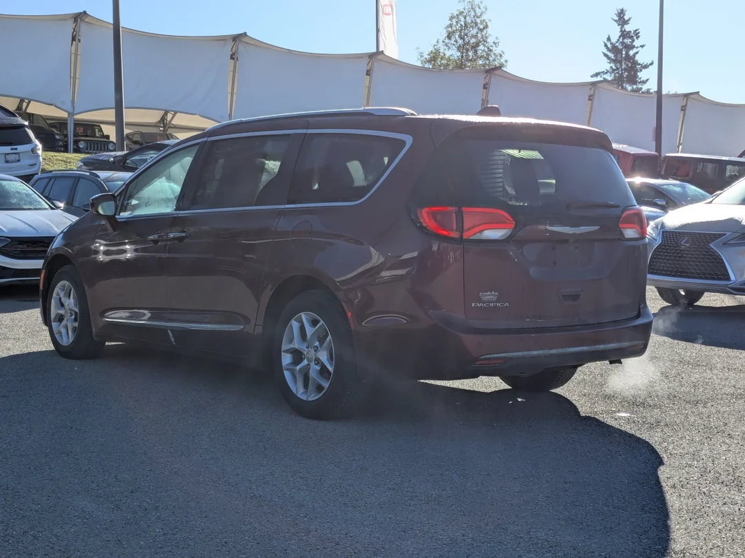 Used 2017 Red Chrysler Touring-L Plus - - FWD - 8.4 Uconnect NAV - 18 Wheels - Remote Start & More! image 6