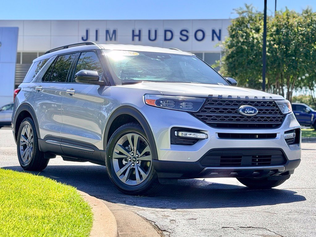 Used 2023 Silver Ford XLT image 2