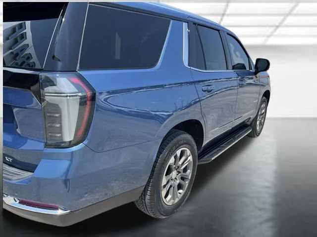 Used 2025 Lakeshore Blue Metallic Chevrolet LT image 3