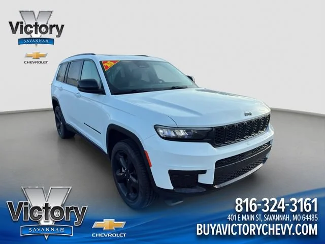 Used 2025 White Jeep Altitude X 4x4 image 1