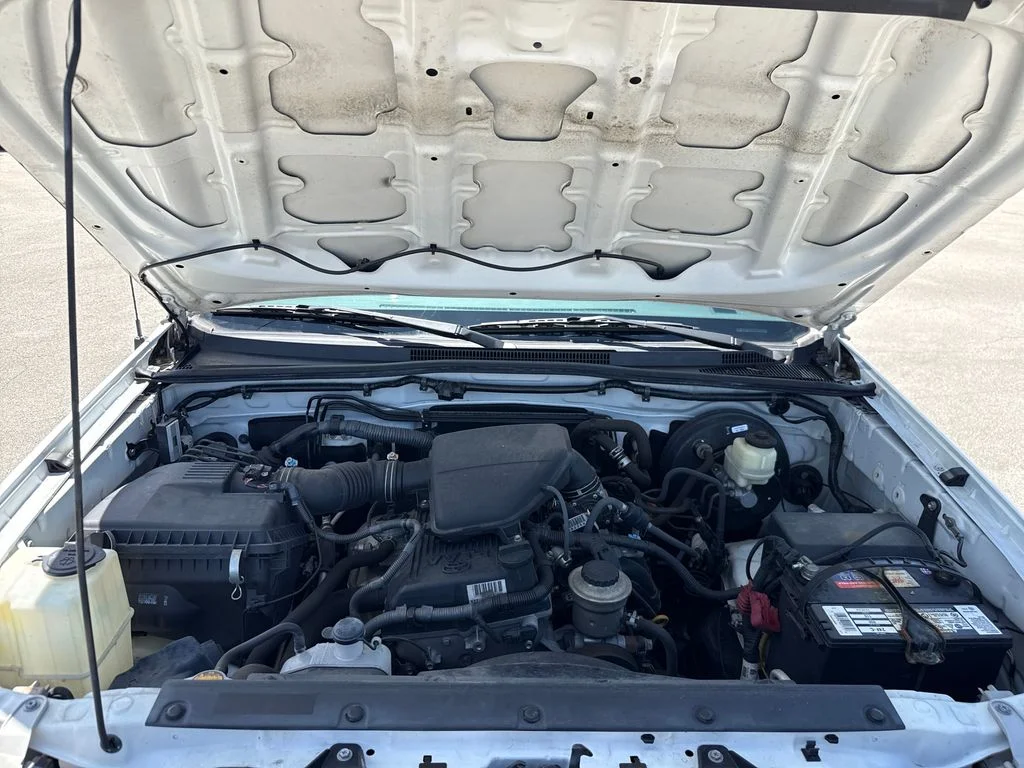 Used 2015 White Toyota Base image 24