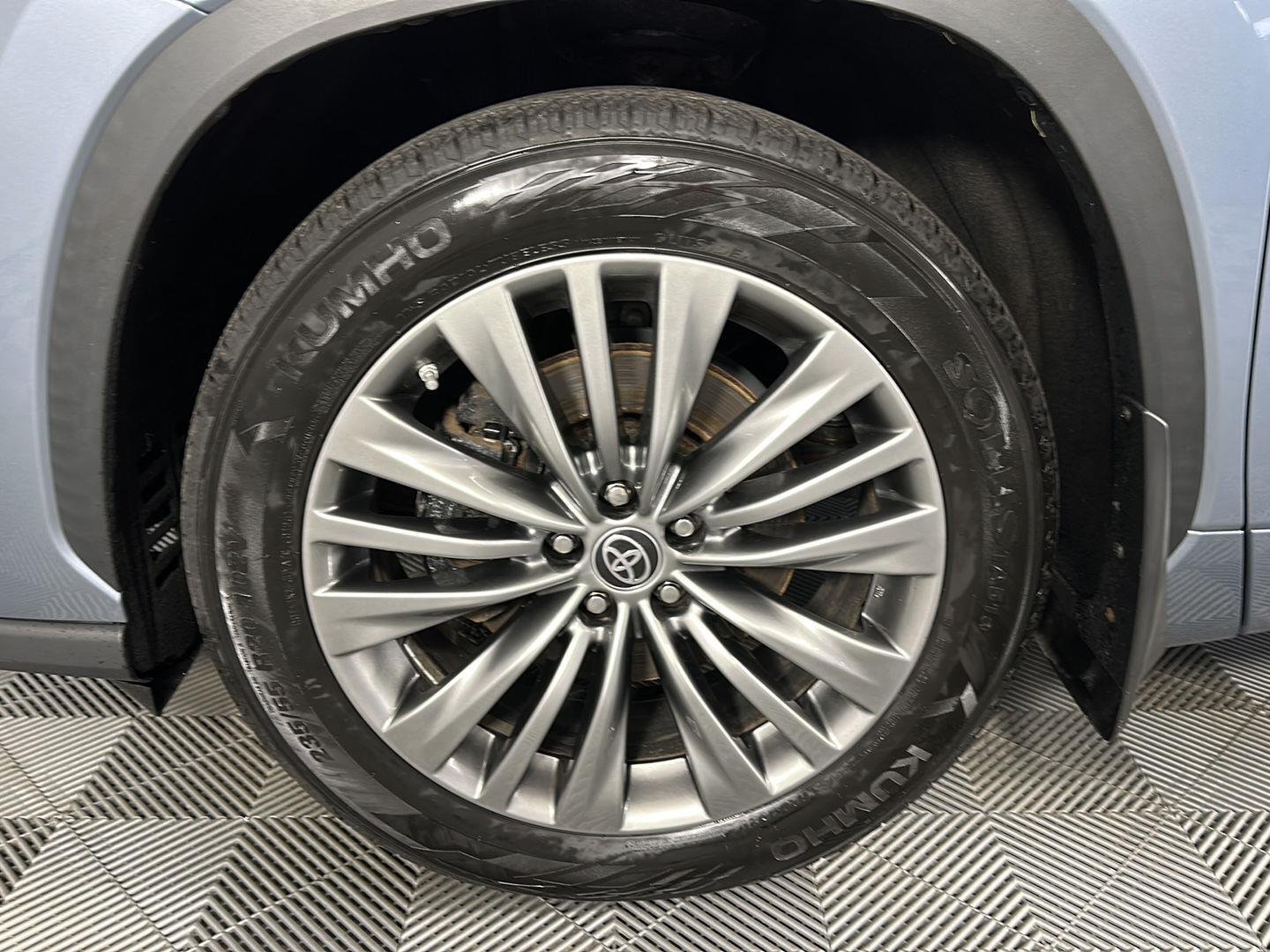 Used 2021 Moon Dust Toyota Platinum image 6