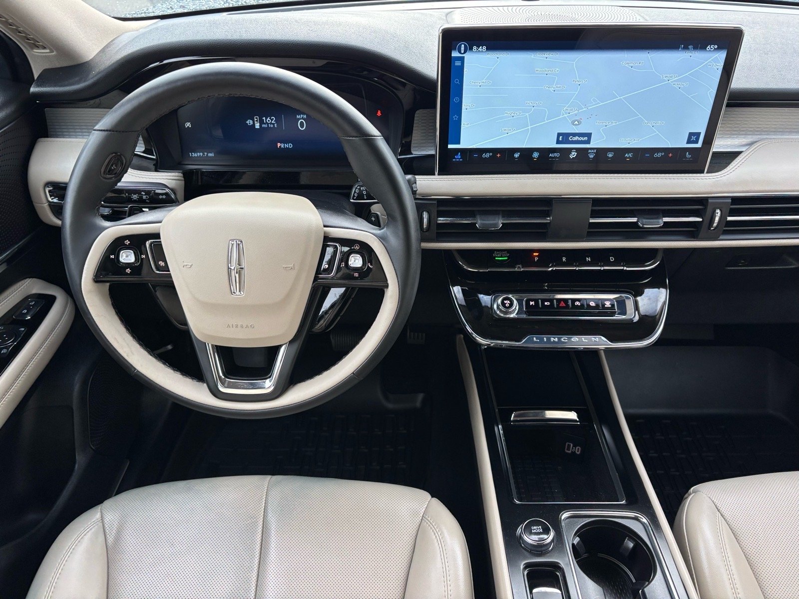 Used 2025 Whisper White Lincoln PREMIERE image 13