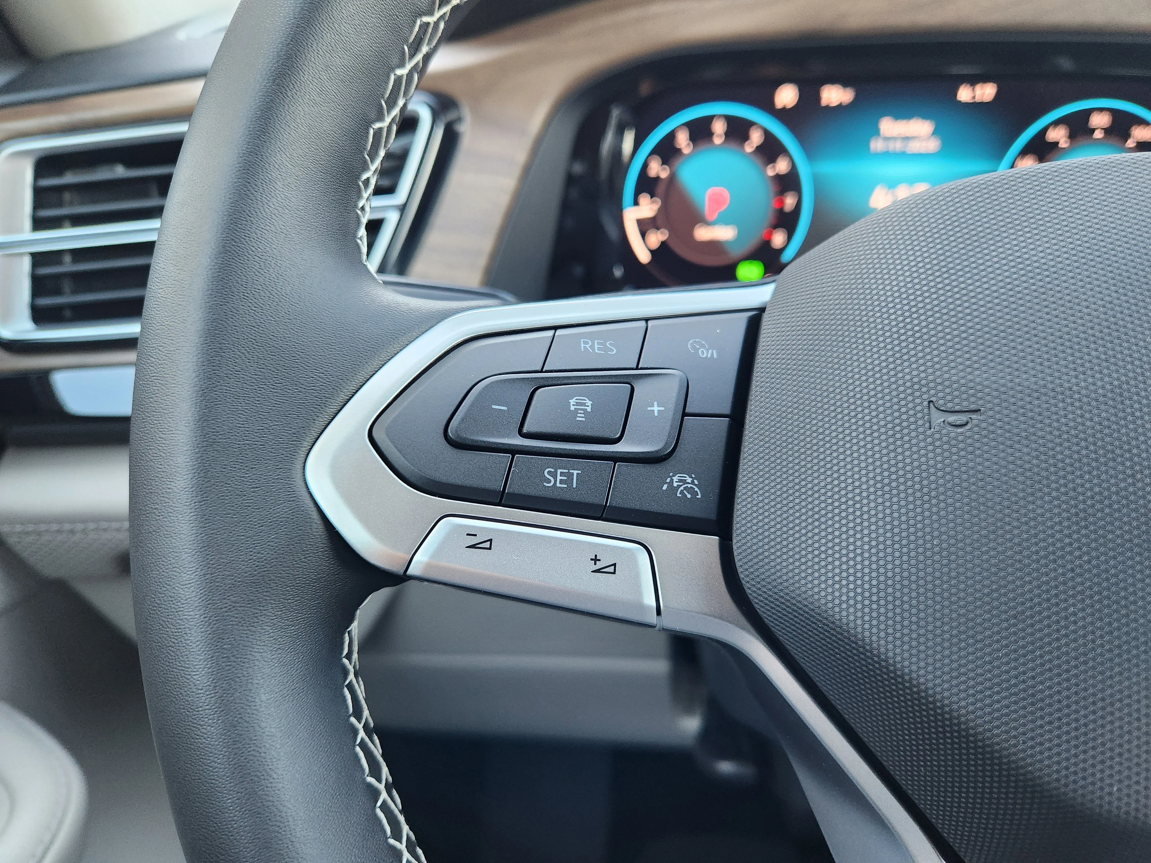 2026 Volkswagen Atlas SE w/Tech - Photo 12