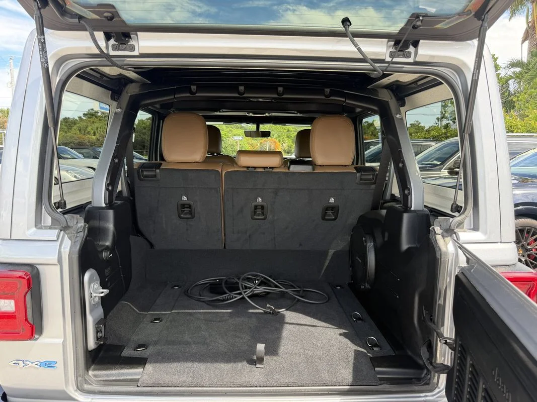 Used 2021  Jeep Unlimited Sahara image 12