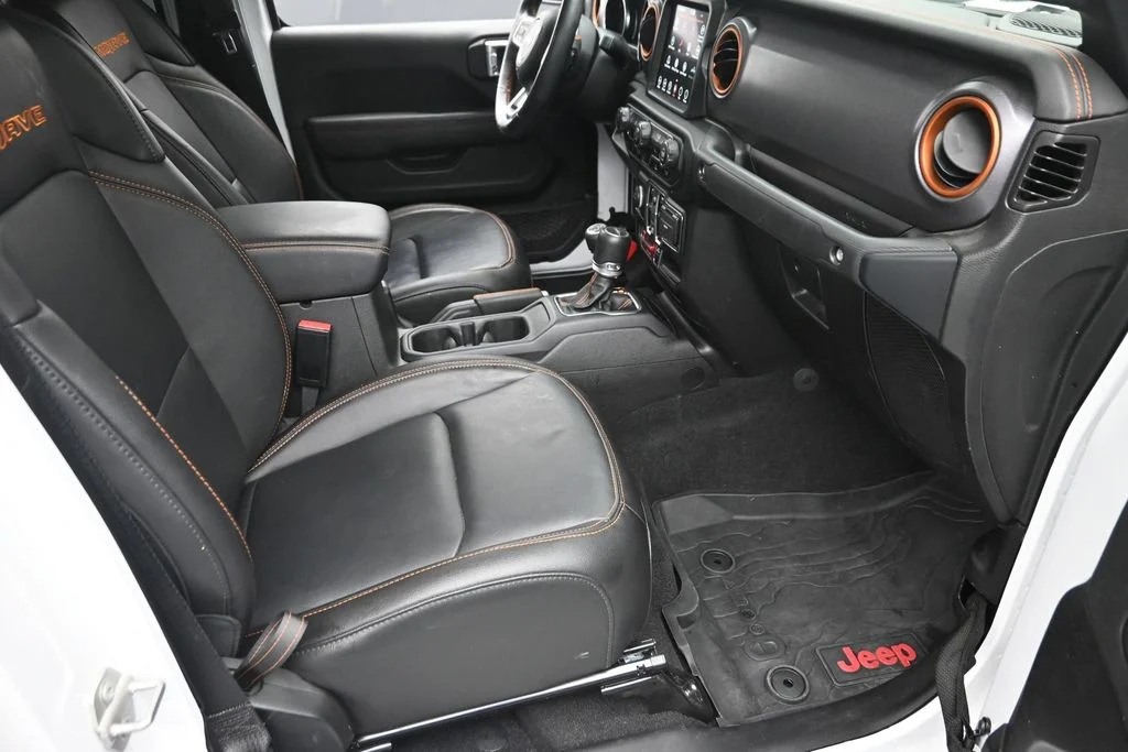 Used 2023 White Jeep Mojave image 9