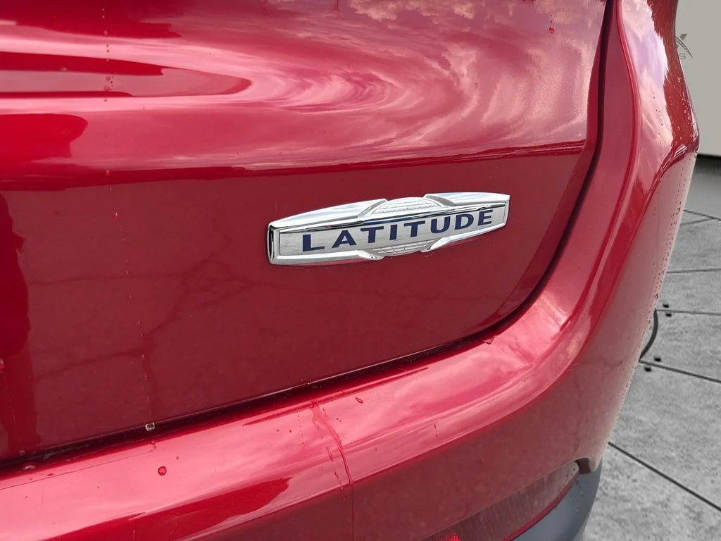 Used 2025 Red Jeep Latitude image 28
