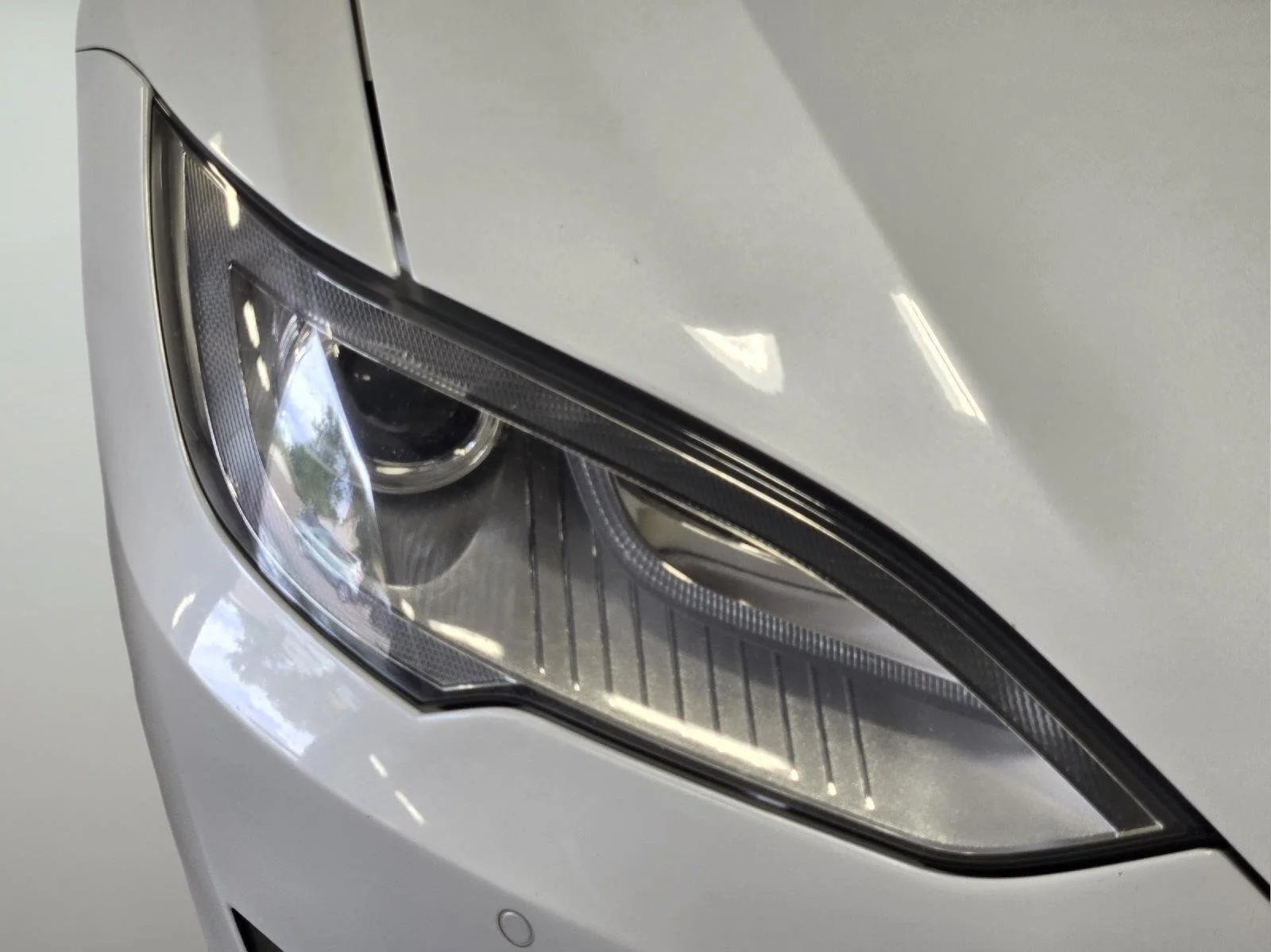 Used 2015 White Tesla P85D image 15