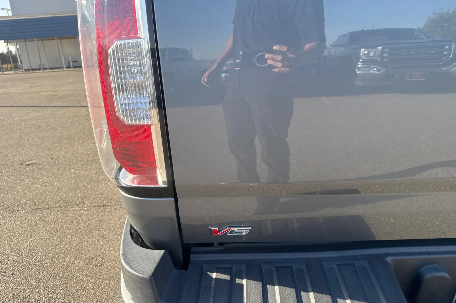 Used 2022 SATIN STEEL METALLIC GMC 2WD Elevation image 23