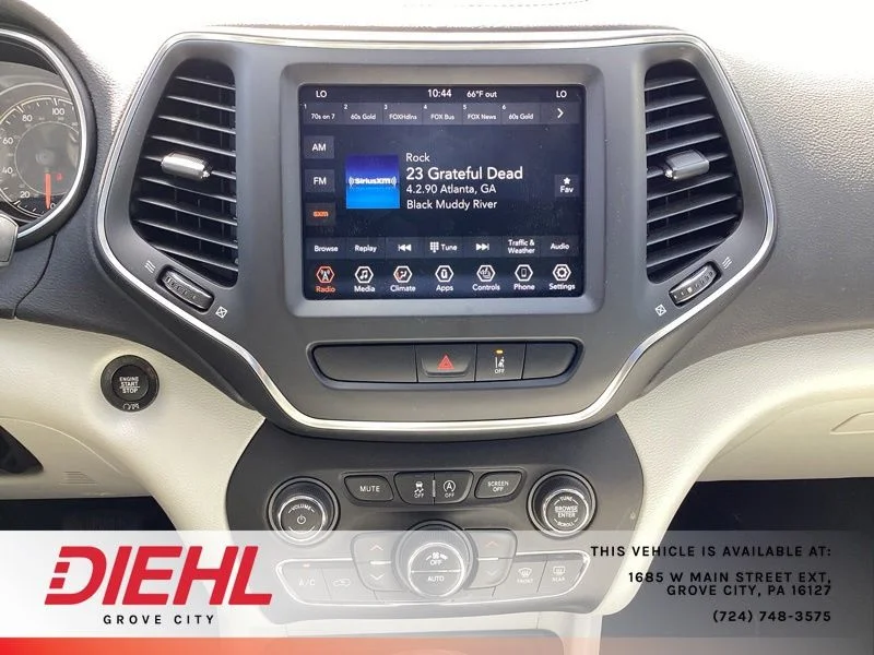 Used 2022 White Jeep Latitude Lux image 23