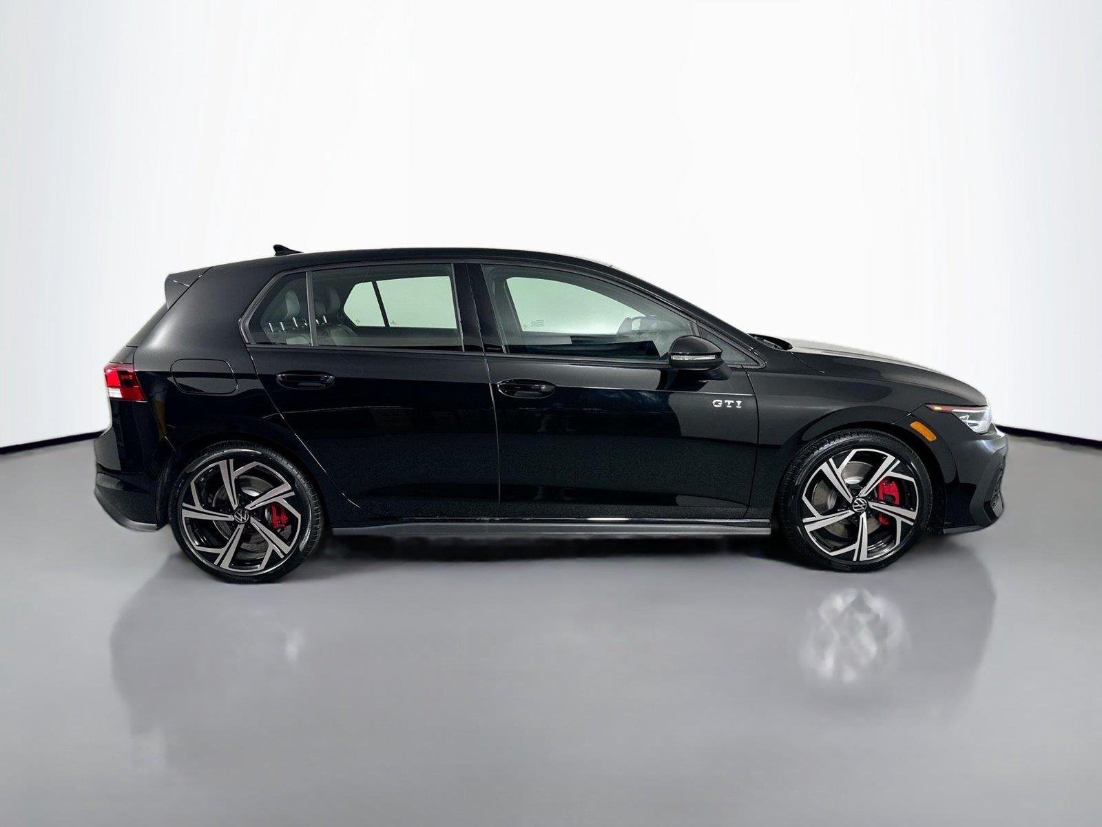 2026 Volkswagen Golf GTI SE - Photo 4
