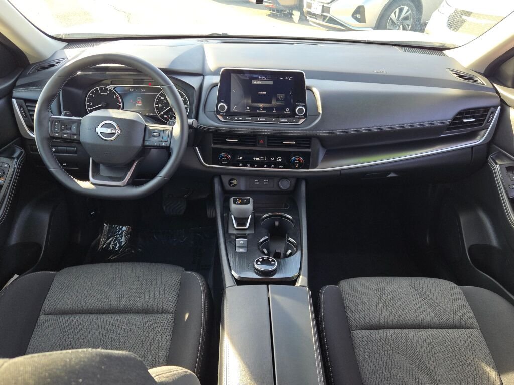 2025 Nissan Rogue SV - Photo 18