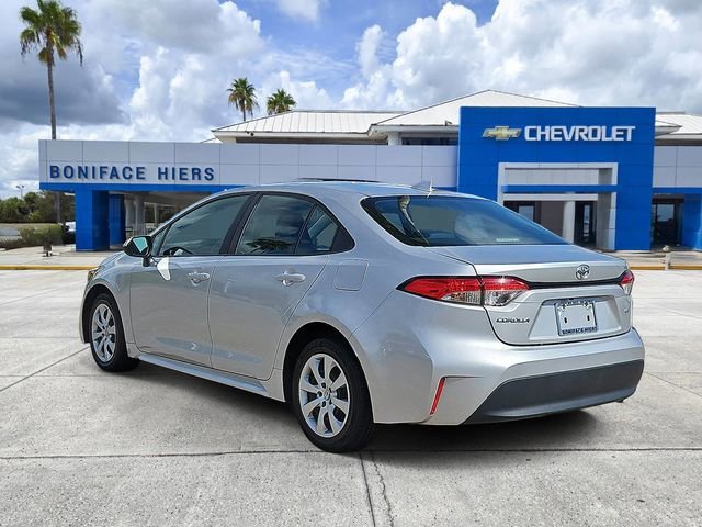 Used 2023  Toyota LE image 3